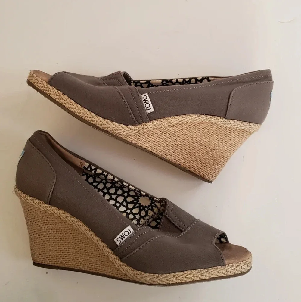 Toms wedge heel shoe